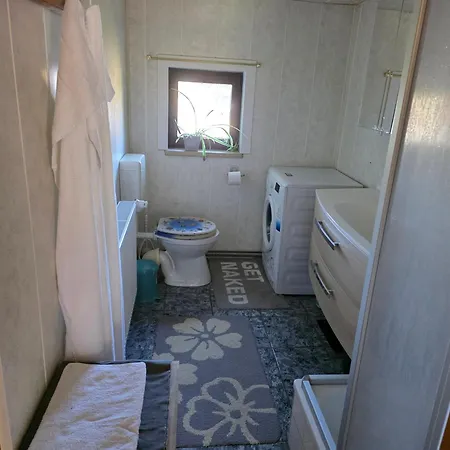 Kleiner Mit Kamin In Ruhiger Lage