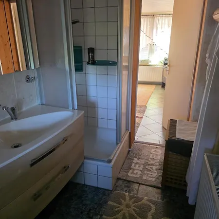 Kleiner Mit Kamin In Ruhiger Lage